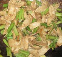 最爱的芹菜炒豆皮做法图解8)