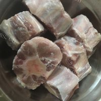 好喝的牛尾骨汤做法图解2)
