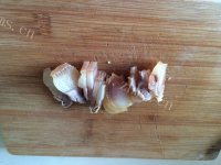 家常菜腊肉炒芥兰做法图解4)