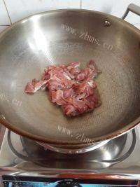 家常菜芹菜炒肉片做法图解2)