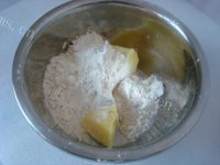美味的黄油蛋黄酥做法图解2)