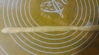 好吃的胡萝卜肠仔包做法图解7)