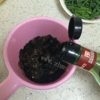 自己做的凉拌黑木耳做法图解7)