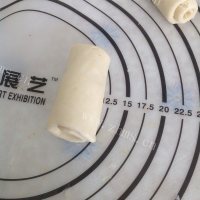 自制枣泥菊花酥做法图解15)