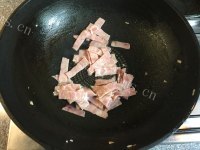 美味的蘑菇培根意面做法图解4)