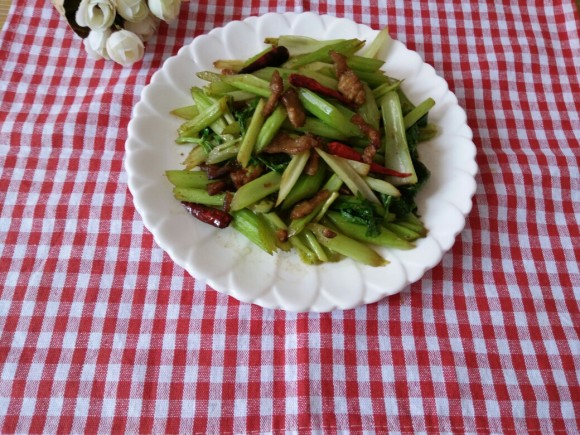 特下饭的芹菜炒肉