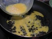 美味香椿煎蛋做法图解5)