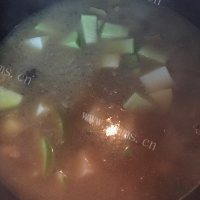 美味营养的牛腩炖萝卜做法图解9)