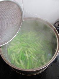 自己做的蒜薹炒腊肉做法图解3)