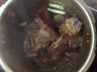 美味的红烧猪肘做法图解7)