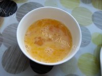 诱人的蒜苗炒鸡蛋做法图解3)