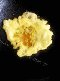 色味俱佳的菠菜炒鸡蛋做法图解5)
