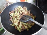 美味花菜炒牛肉做法图解15)