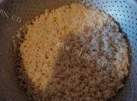 可口的生炒糯米饭的做法图解二