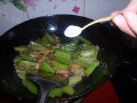 「家有大厨」芹菜炒肉做法图解12)