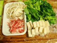美味的蘑菇豆腐汤做法图解1)