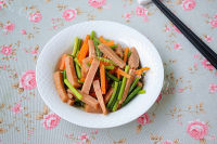 营养周到的蒜苔胡萝卜炒午餐肉的做法图解七