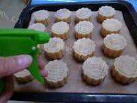 DIY#广式莲蓉蛋黄月饼做法图解15)