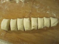 美味的香肠包做法图解4)