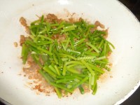 玉盘珍馐的肉丝炒蒜苔的做法图解十二
