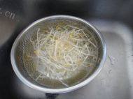 家常凉拌豆芽菜做法图解1)