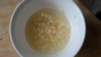 美味的蒜香面包条做法图解2)