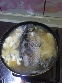 简单版鲫鱼豆腐汤做法图解5)