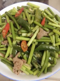 家庭版蒜苗炒肉做法图解8)