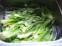 爽滑清炒莴笋叶做法图解1)