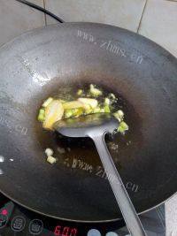 味道不错的扁豆炒肉做法图解3)