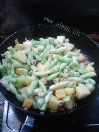 家常豆角炖土豆