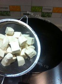 美味的豆腐泥鳅汤做法图解3)