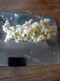 美味的蒜蓉蒸金针菇做法图解2)