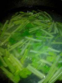 家常菜芹菜土豆丝做法图解3)