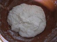 好吃的猪肉韭菜馅饼做法图解4)