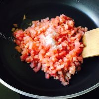 美味的茄酱意粉做法图解5)