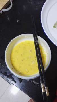 美味营养的软炸湖虾做法图解2)