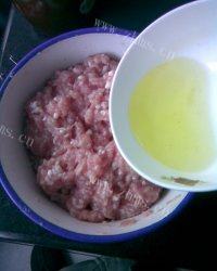 简易的韭菜煎饺做法图解2)
