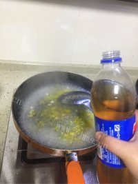 酸汤浸肥牛做法图解10)
