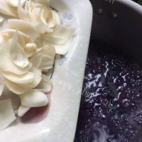 美味的紫薯百合银耳羹做法图解8)