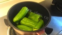 色香味俱全的油焖尖椒做法图解3)