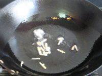 常吃不腻的西兰花炒虾仁做法图解8)