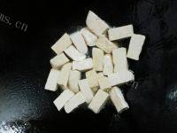 美味的鱼头豆腐煲做法图解4)