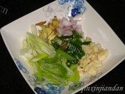 美味的生炒蟛蜞做法图解2)
