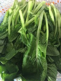 美味的小白菜肉丸汤做法图解3)