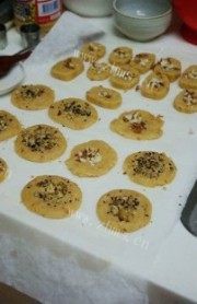 香浓的花生酱桃酥饼做法图解4)