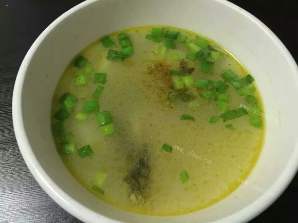 咸甜适中的鲫鱼豆腐汤