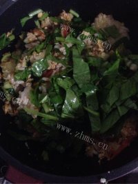 简单版西红柿菠菜炒饭做法图解7)