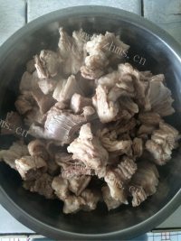 营养丰富的羊肉炖萝卜做法图解2)