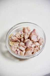 可口的鸡肉蘑菇饭做法图解3)